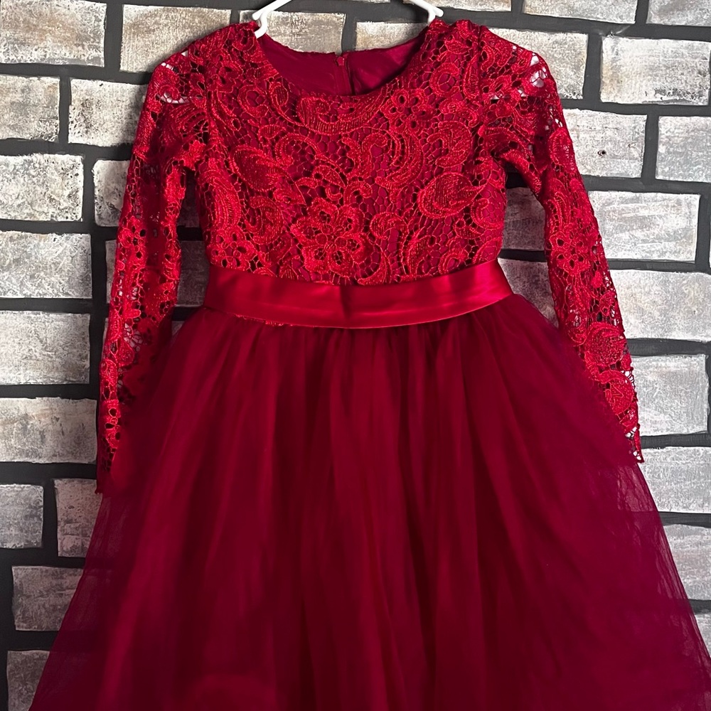 Girls Elegant Red Lace Dress Size 10-11 - Picture 7 of 7